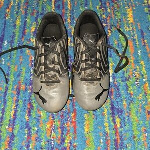 Puma Kids Size 2 Black And Grey Soccer Shoes Cleats‎
